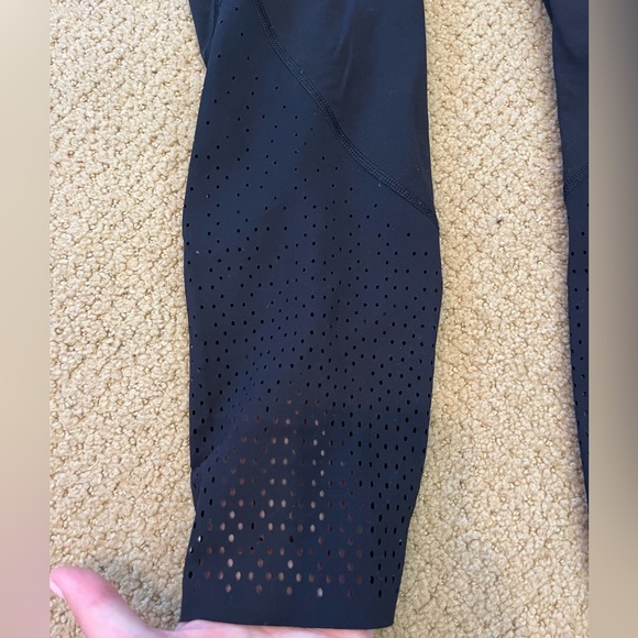 Lululemon black leggings in luxtreme material - Picture 2 of 4